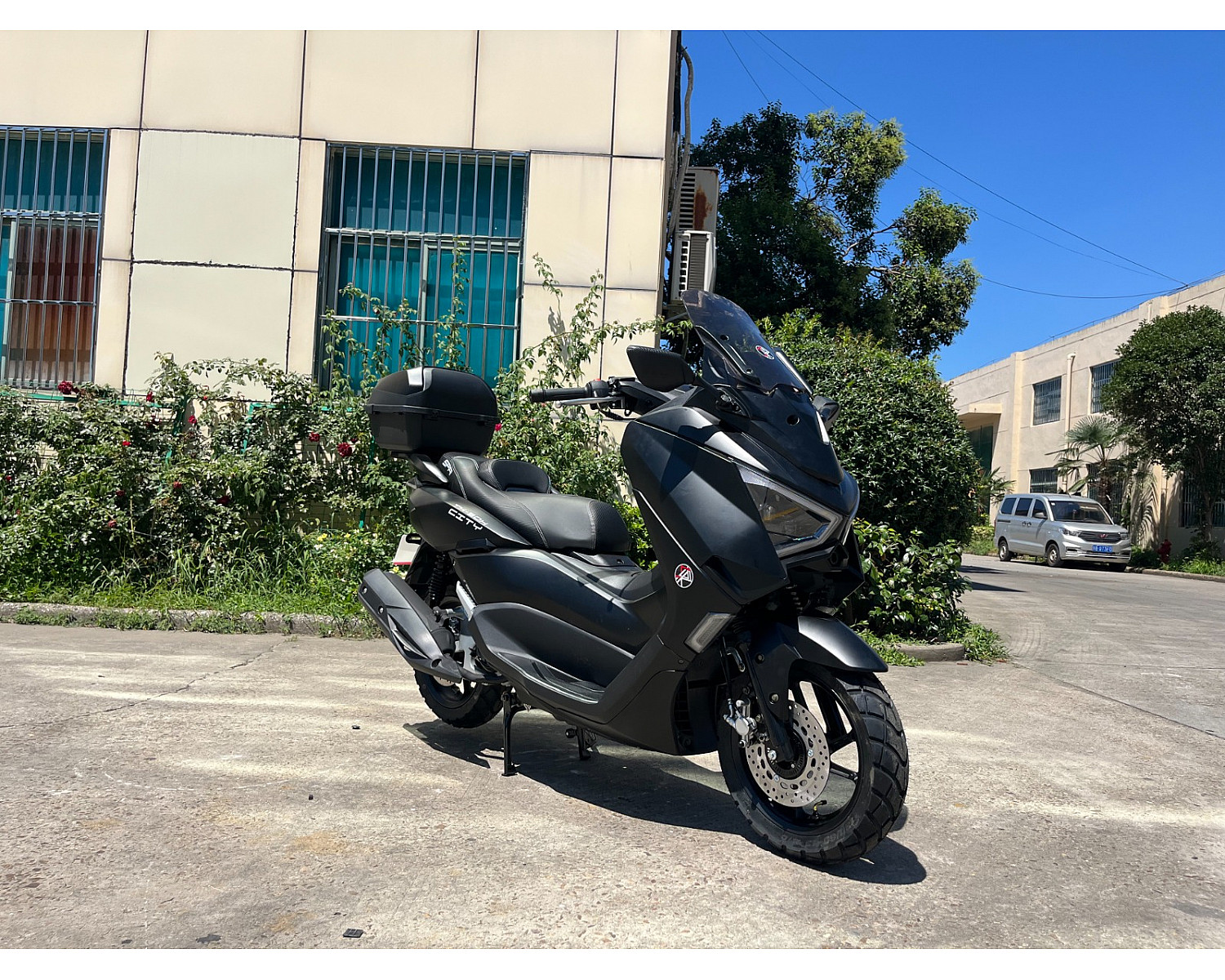 Скутер SPRMOTORS CITY MAX чёрный T4-50H (с кофром)