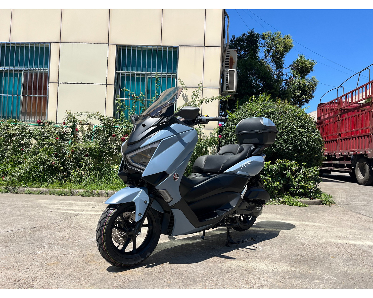 Скутер SPRMOTORS CITY MAX серый T4-50H (с кофром)