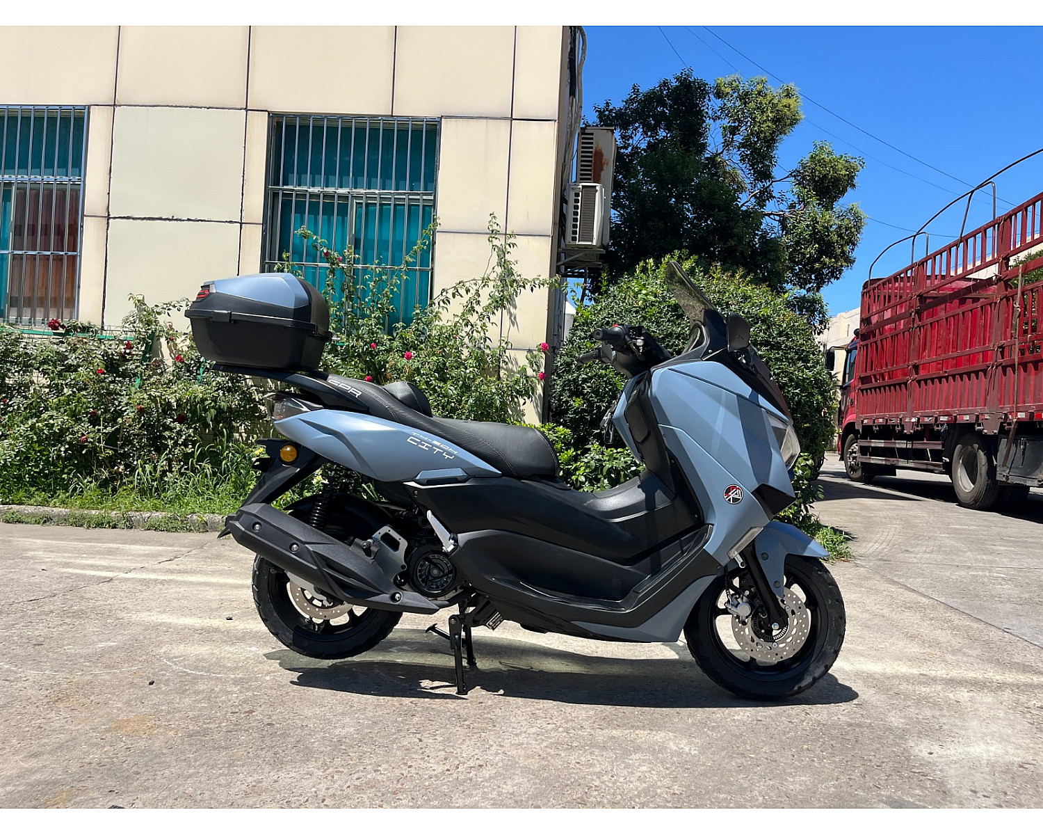 Скутер SPRMOTORS CITY MAX серый T4-50H (с кофром)
