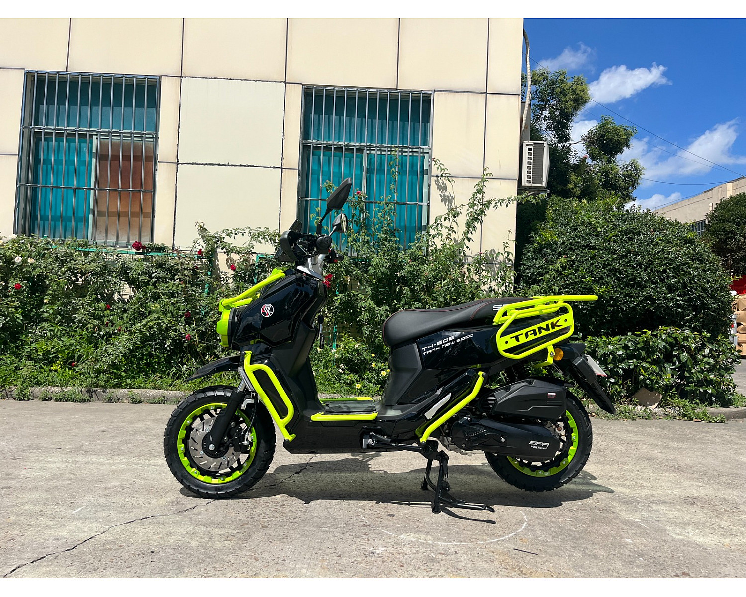 Скутер SPRMOTORS Tank NEW чёрный T8-50E