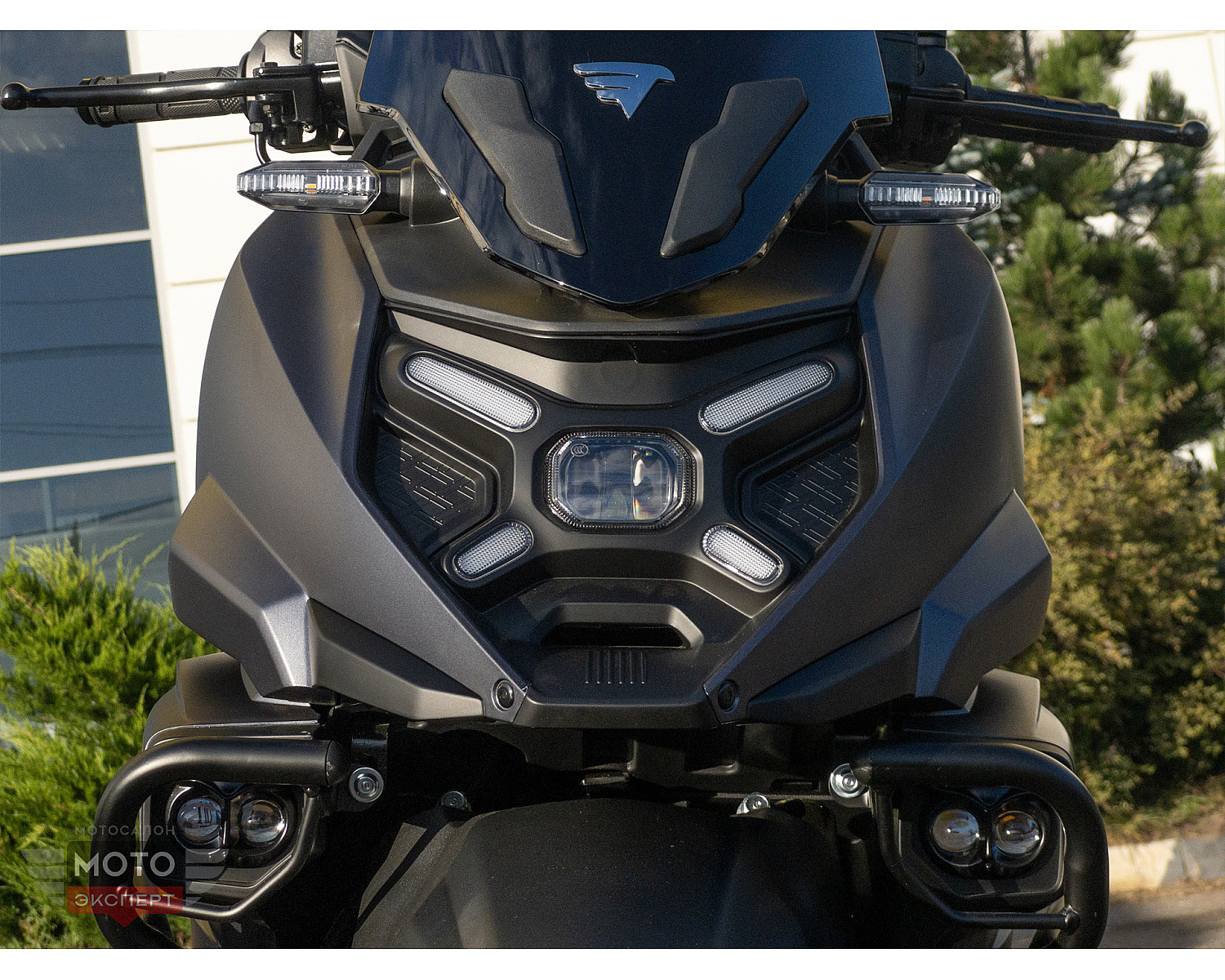 Скутер VMC SMART X BY49QT-5A 49 см3 серия T1700 (LED панель, CBS, USB, сигнализация), matt black
