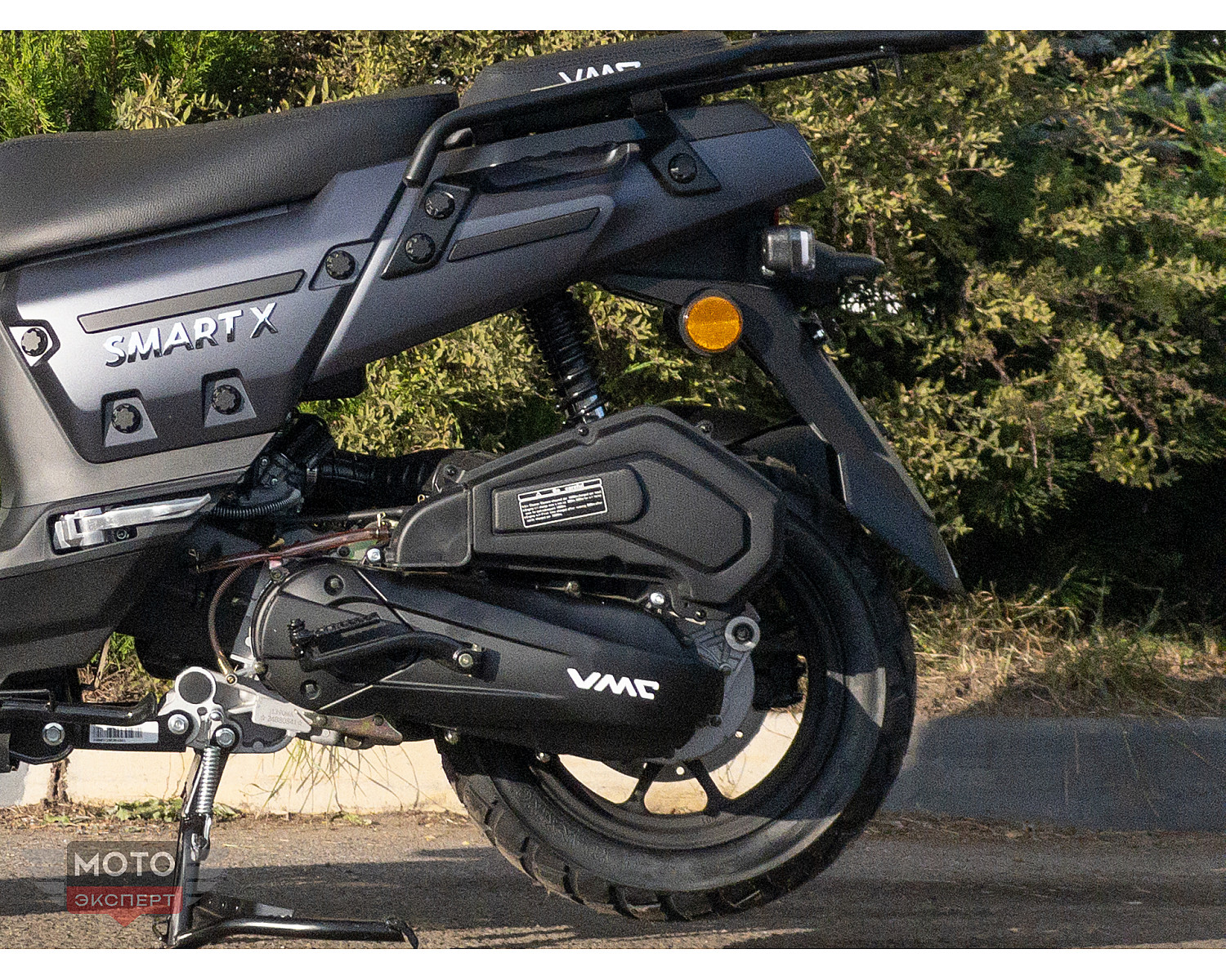 Скутер VMC SMART X BY49QT-5A 49 см3 серия T1700 (LED панель, CBS, USB, сигнализация), matt black