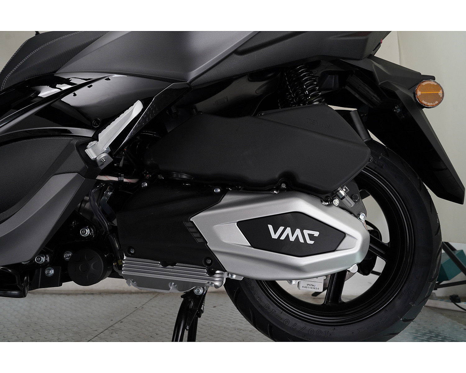 Скутер VMC XMAX BY150T-5A 149cc серия T2500, (ЭПТС), glossy grey