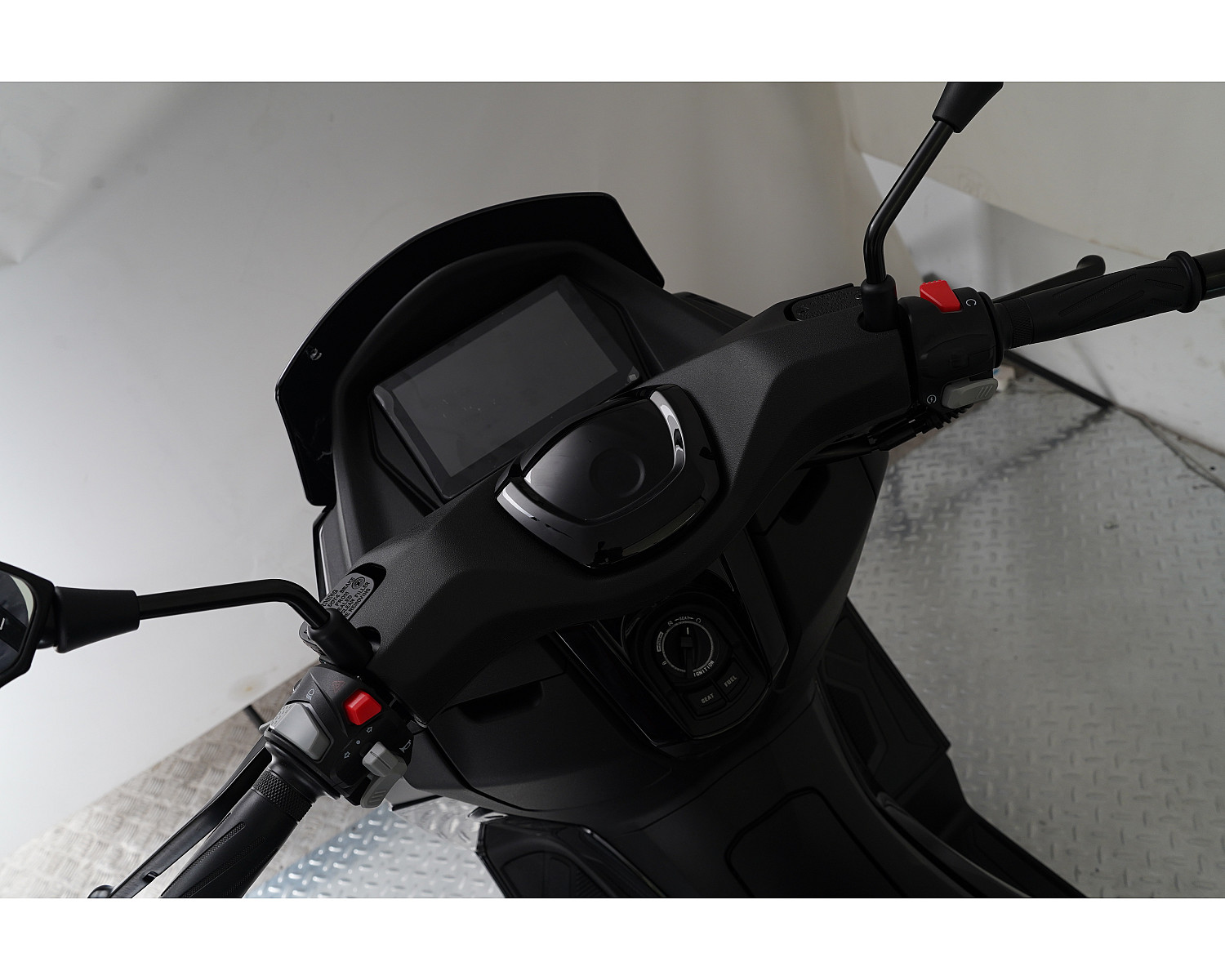 Скутер VMC XMAX BY150T-5A 149cc серия T2500, (ЭПТС), glossy grey