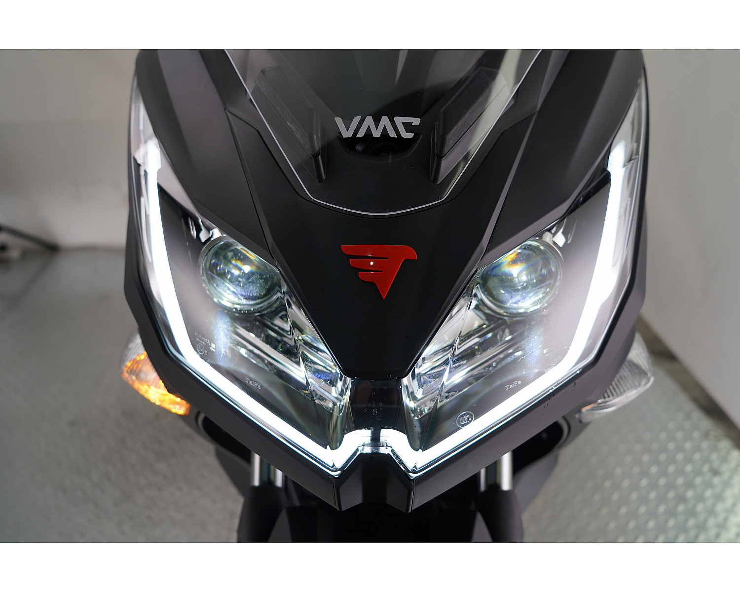 Скутер VMC Z1 TY300T-2E 276 см3 серия Т3000 (ЭПТС), white