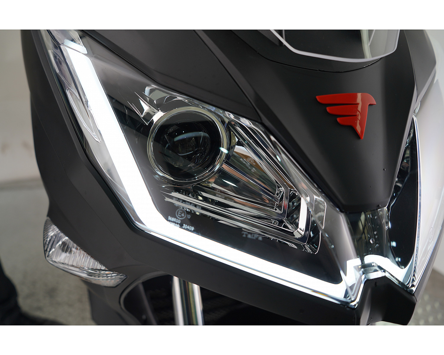 Скутер VMC Z1 TY300T-2E 276 см3 серия Т3000 (ЭПТС), white